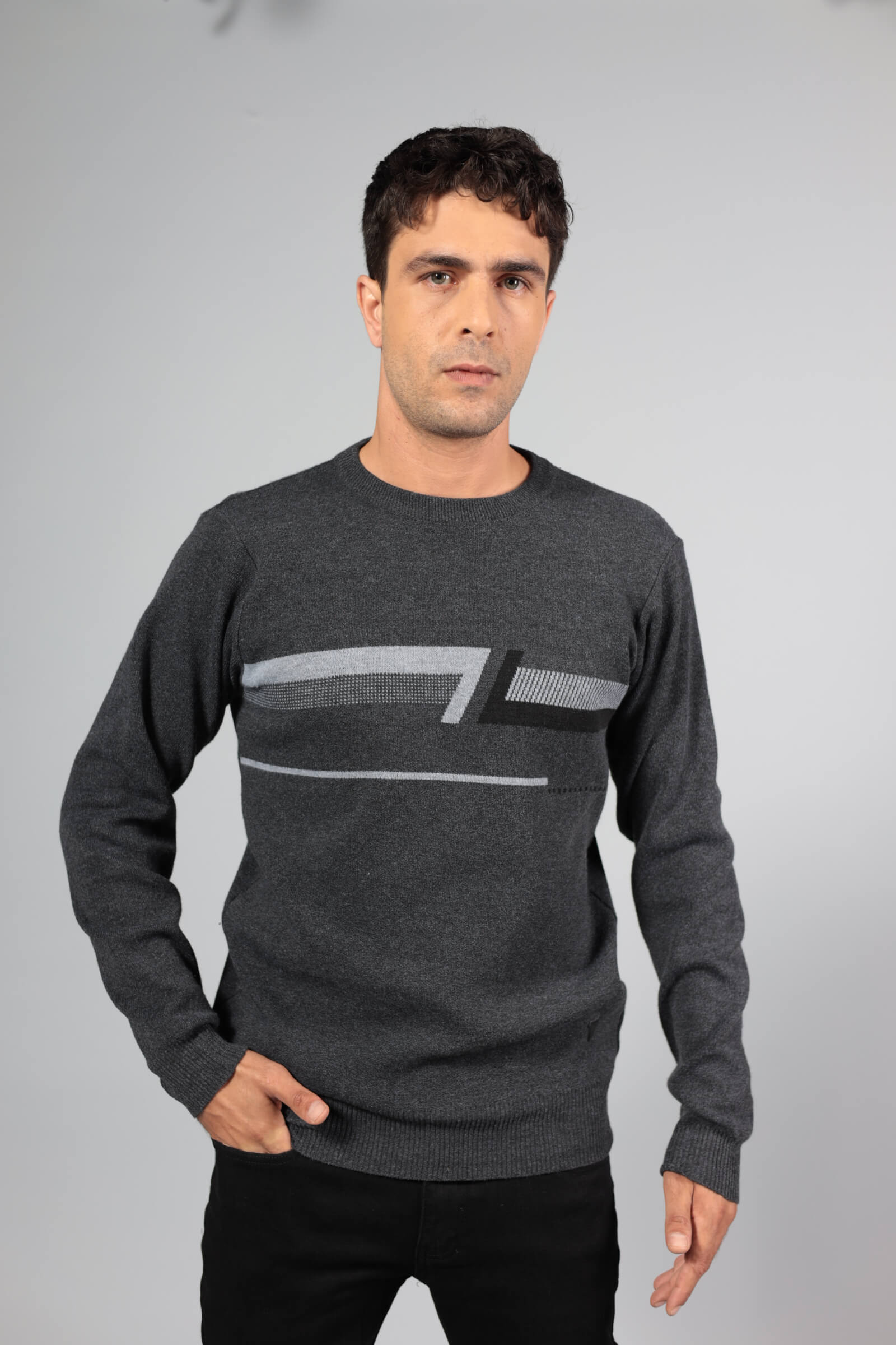 סריג גבר אפור כהה