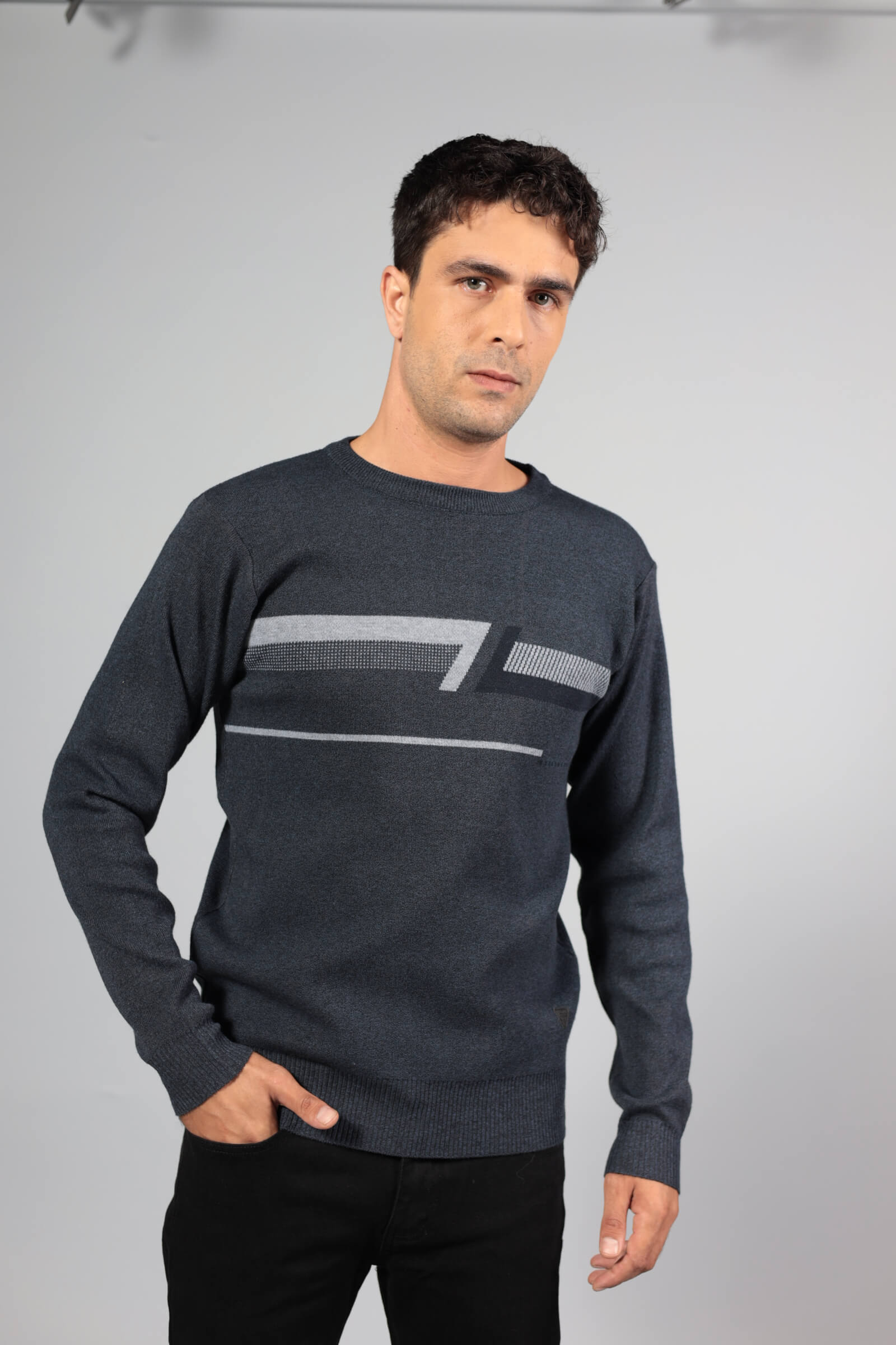 סריג גבר אפור כהה