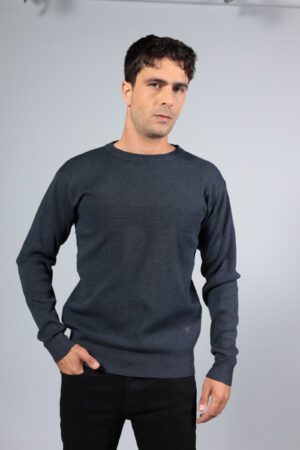 סריג פסים בחזה כחול