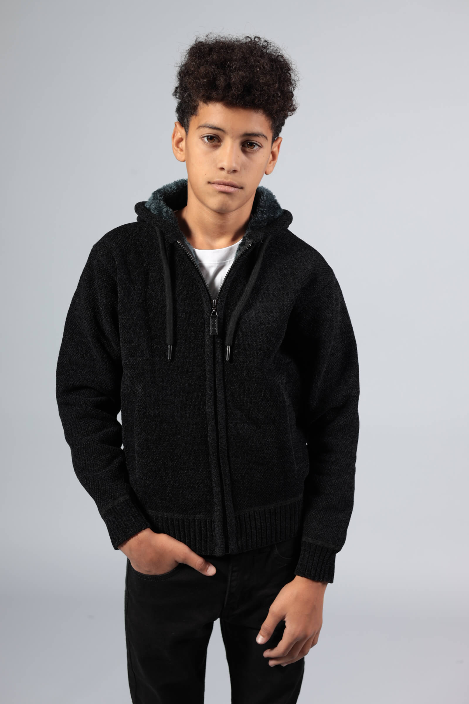 סריג פרווה קפוצ'ון שחור